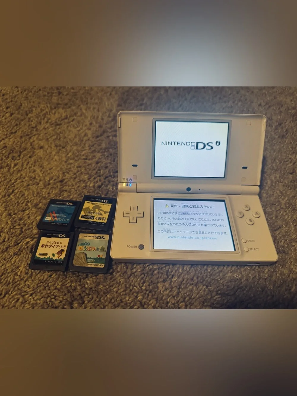 Nintendo DSI White Dual-Screen Handheld with 4 DS Game Cartridges - Japanese